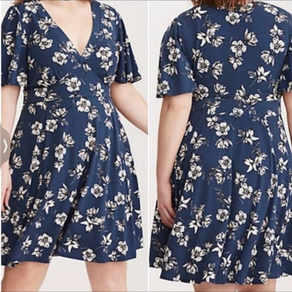 Torrid blue floral flutter sleeve v neck a line dress size 3 like new